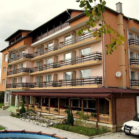 Family Hotel Lipite Tipchenitsa Esterno foto