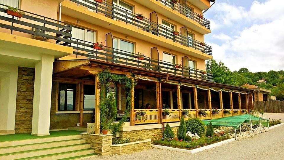 Family Hotel Lipite Tipchenitsa Esterno foto