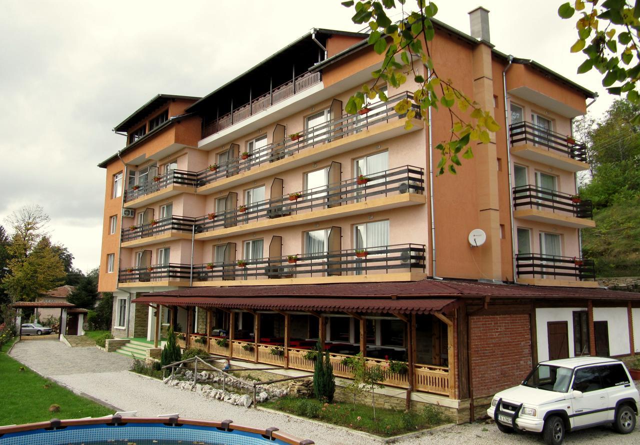 Family Hotel Lipite Tipchenitsa Esterno foto