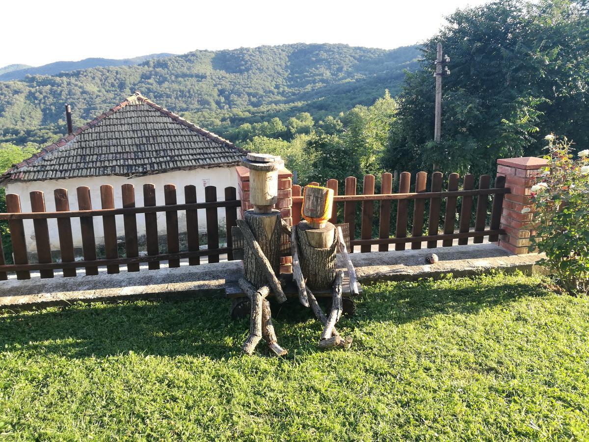 Family Hotel Lipite Tipchenitsa Esterno foto