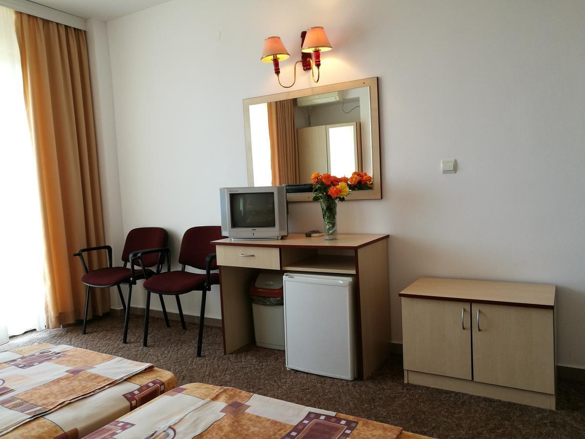 Family Hotel Lipite Tipchenitsa Esterno foto