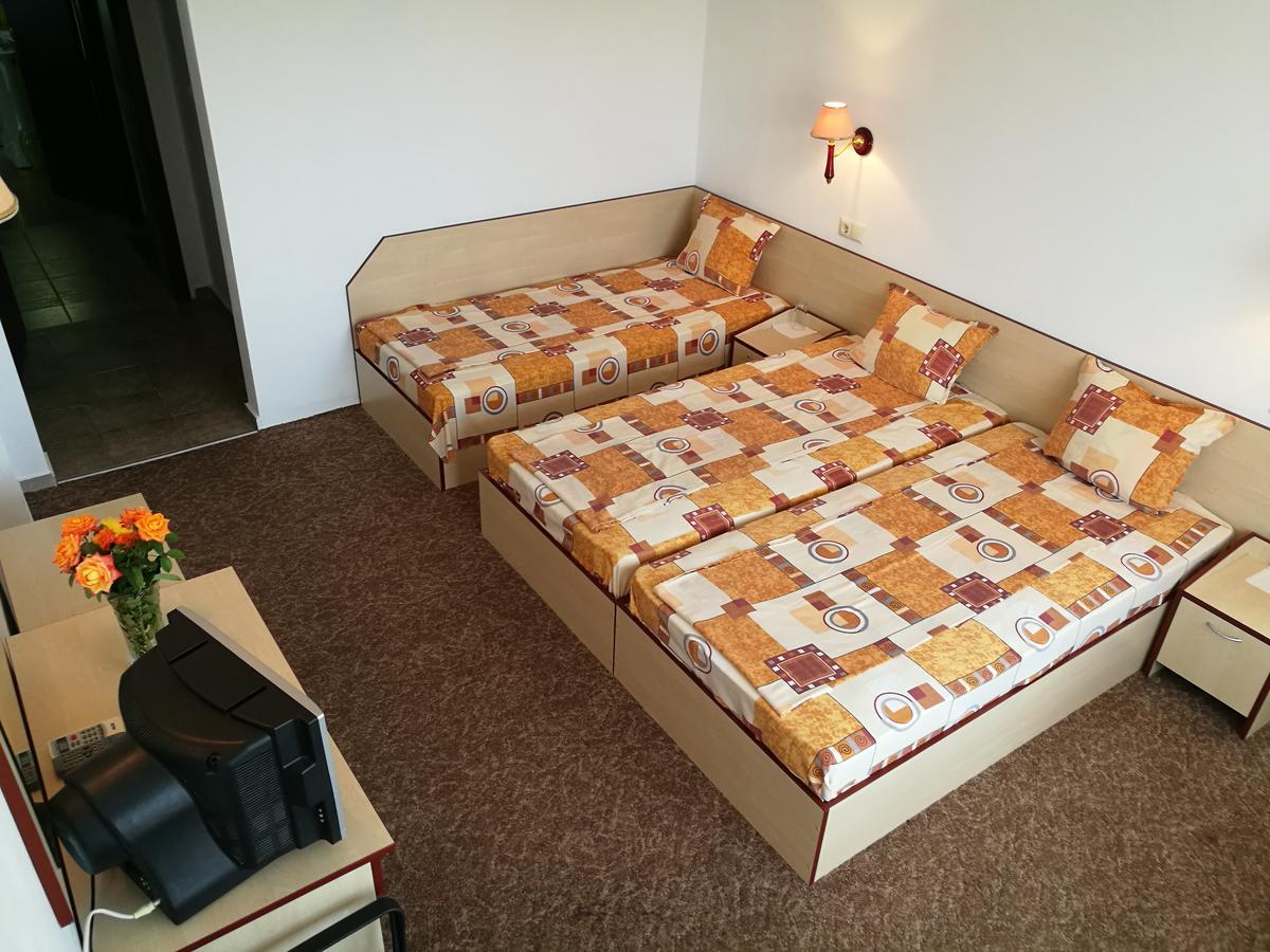 Family Hotel Lipite Tipchenitsa Esterno foto