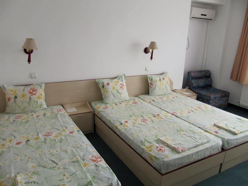 Family Hotel Lipite Tipchenitsa Esterno foto