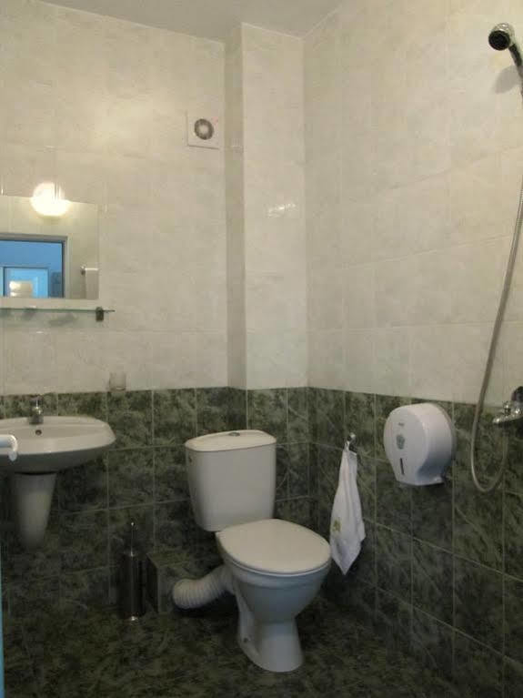 Family Hotel Lipite Tipchenitsa Esterno foto