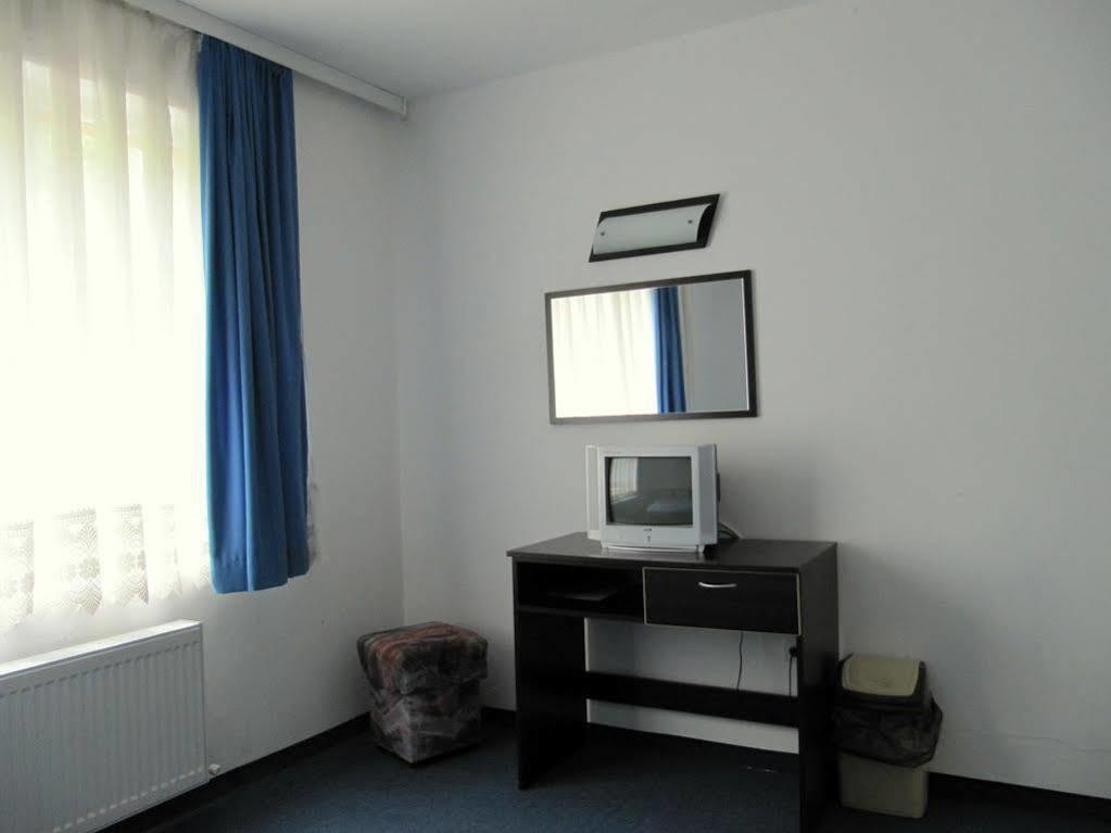 Family Hotel Lipite Tipchenitsa Esterno foto
