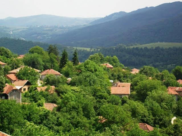 Family Hotel Lipite Tipchenitsa Esterno foto