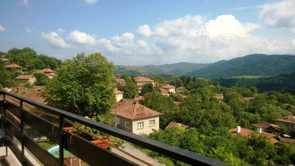 Family Hotel Lipite Tipchenitsa Esterno foto